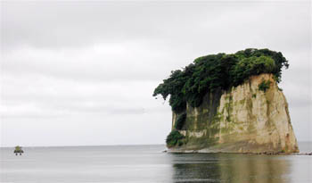 見附島