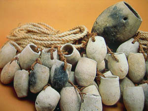 「玉津田中遺跡」の弥生時代中期の遺跡から、大量の小型の壺